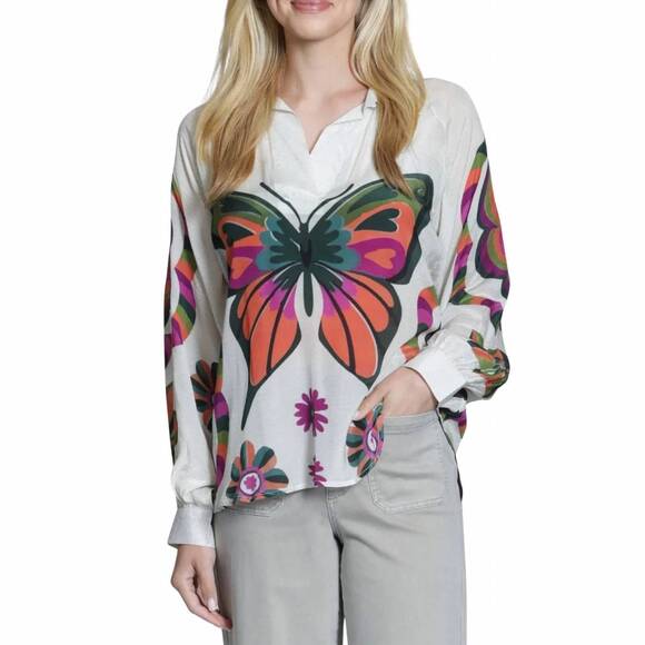 APNY Tops - NEW APNY half-plaket pullover blouse in vintage butterfly bloom